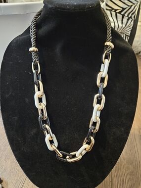 Source Unknown Black, White & Gold Link Necklace